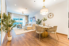 Refurbished 1BR High-Floor Unit with Partial City & Sea Views, Walking Distance to the Beach, Elite Residence, Dubai Marina by Deluxe Holiday Homes